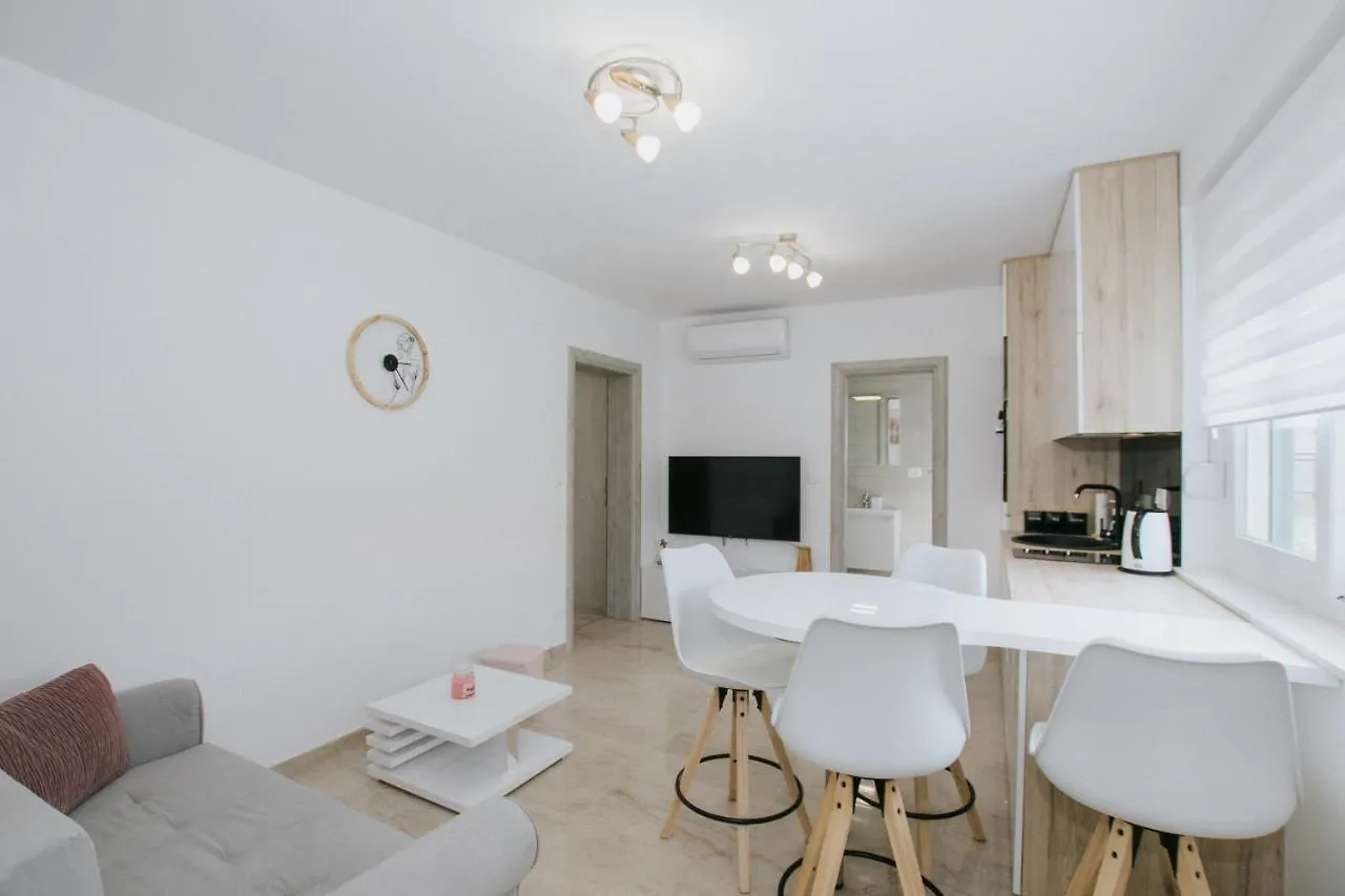 Отель Royal Blue House 1 Каштела