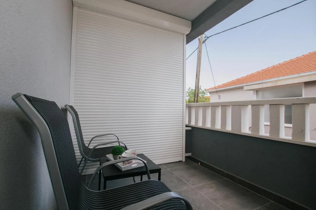 Royal Blue House 1 Hotel Kastela