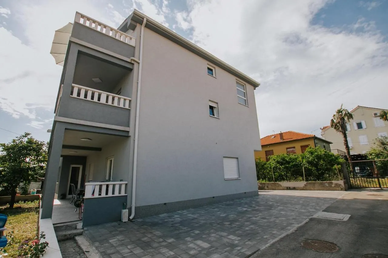 Royal Blue House 1 Hotel Kastela 0*,  Croatia