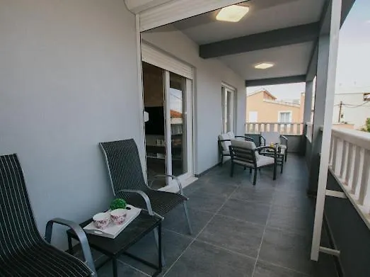 Royal Blue House 1 Hotel Kastela