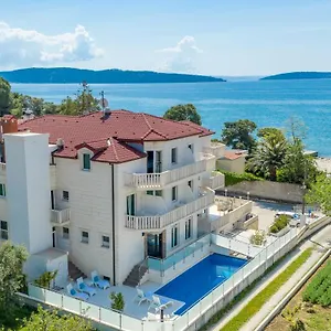 Hotel Riva With Swimming Pool, Kaštela