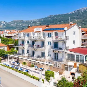 Aqua - Guest & Hotel